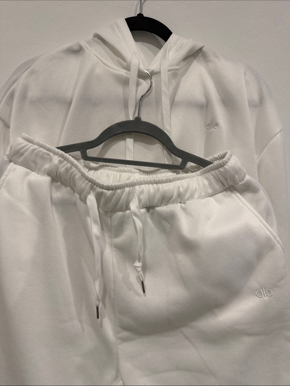 ALO Yoga Cream Drawstring Sweatpants